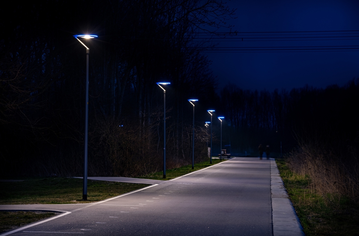 Lightronics PRUNUS F armaturen langs weg in het Lumierepark in Almere Lightronics PRUNUS F armaturen langs weg in het Lumierepark in Almere