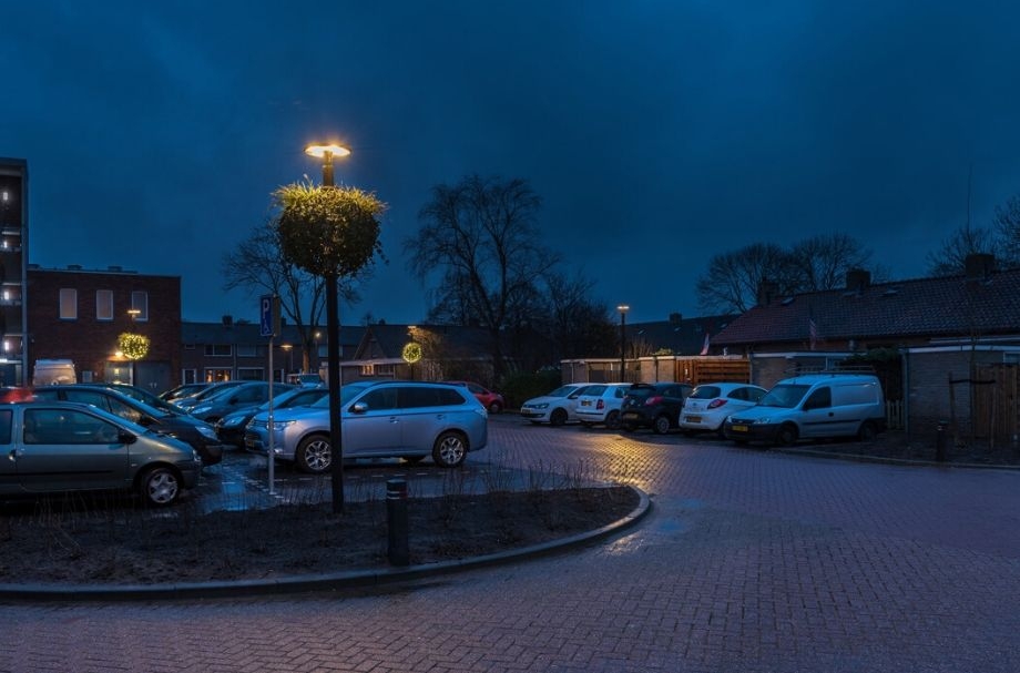 Lightronics PRUNUS B2 armarturen op een parkeerterrein in Puttershoek