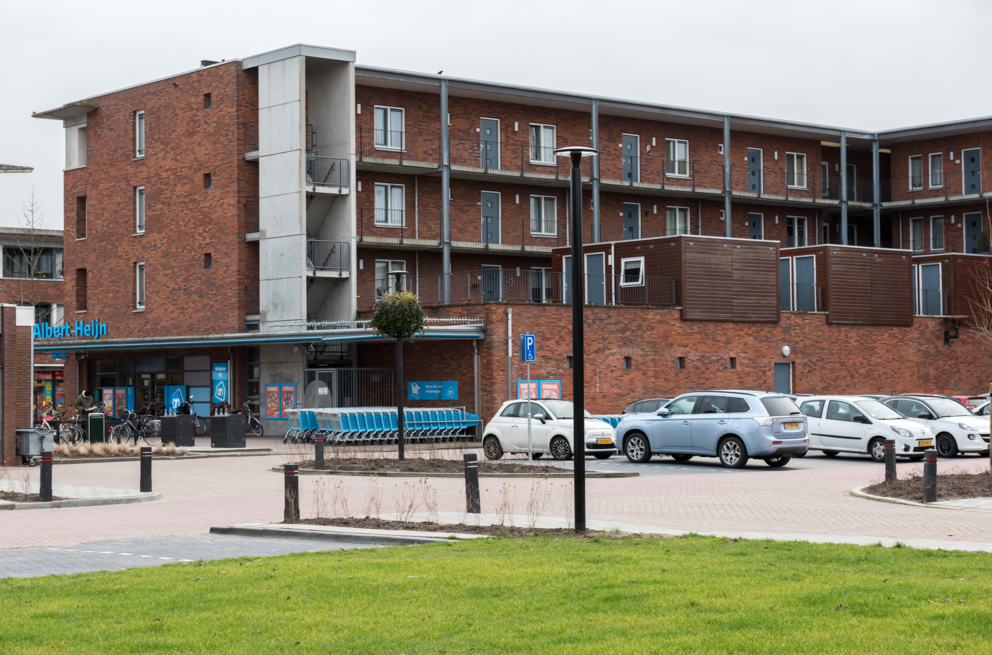 Lightronics PRUNUS B2 armaturen op een parkeerterrein in Puttershoek