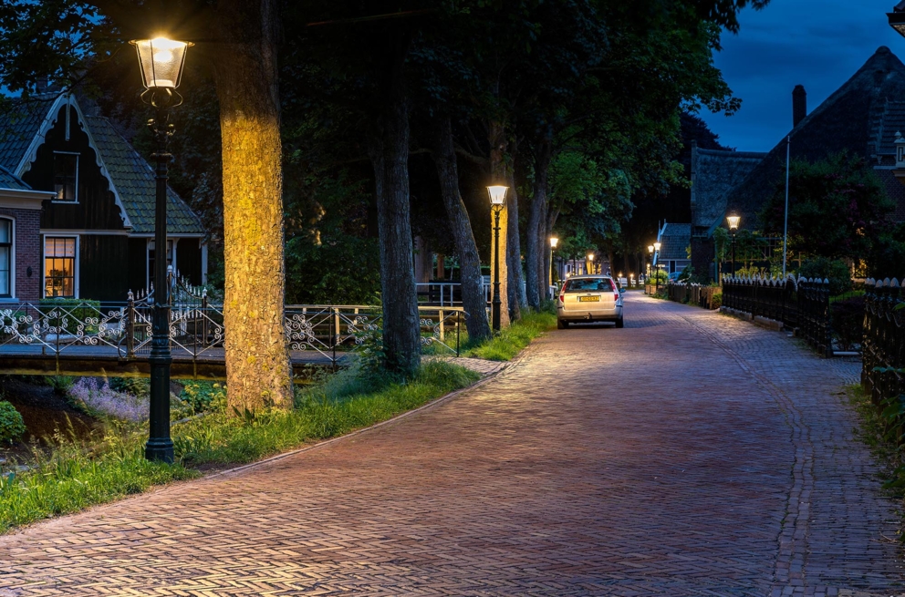 Lightronics OGR armaturen in een straat aan de Dorpsweg in Twisk