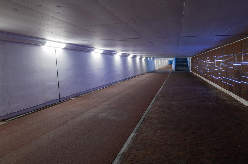 Lightronics VENTEGO armaturen aan de muren van de fietstunnel bij het station in Assen