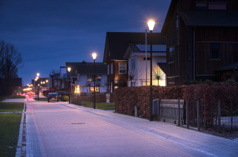 Lightronics Prunus A2 straatverlichting in een woonstraat in Drachten