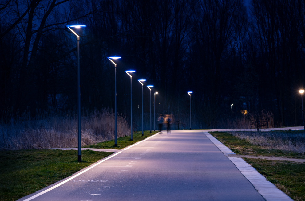 Lightronics PRUNUS F armaturen langs weg in het Lumierepark in Almere