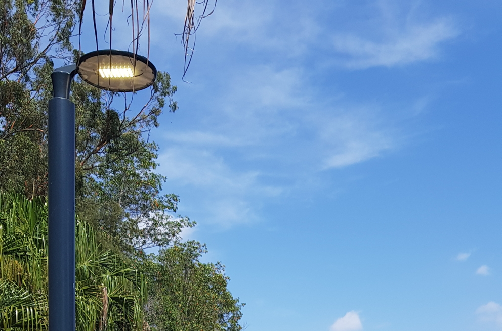 Lightronics armatuur langs een looppad