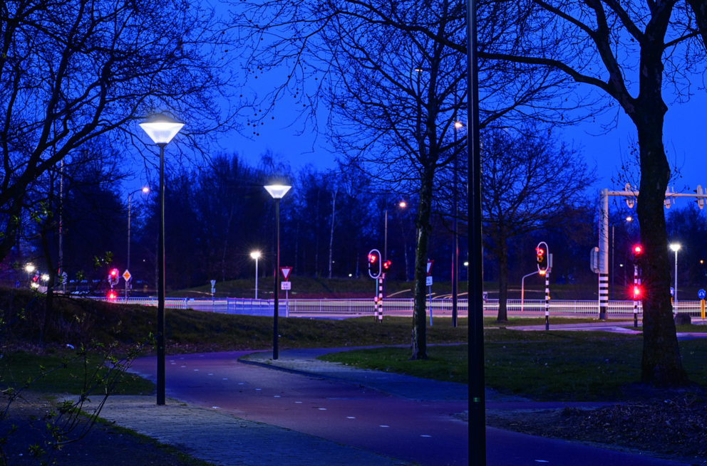 Lightronics AMPULLA armaturen langs een fietspad in de Kastelenbuurt in Oosterhout