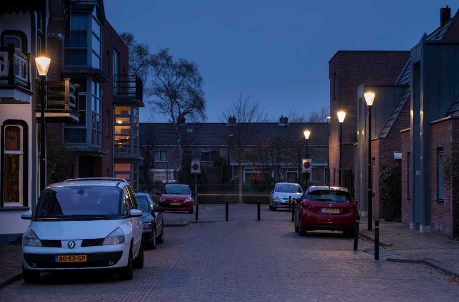 Lightronics PRUNUS A2 armaturen in een woonstraat in Schagen