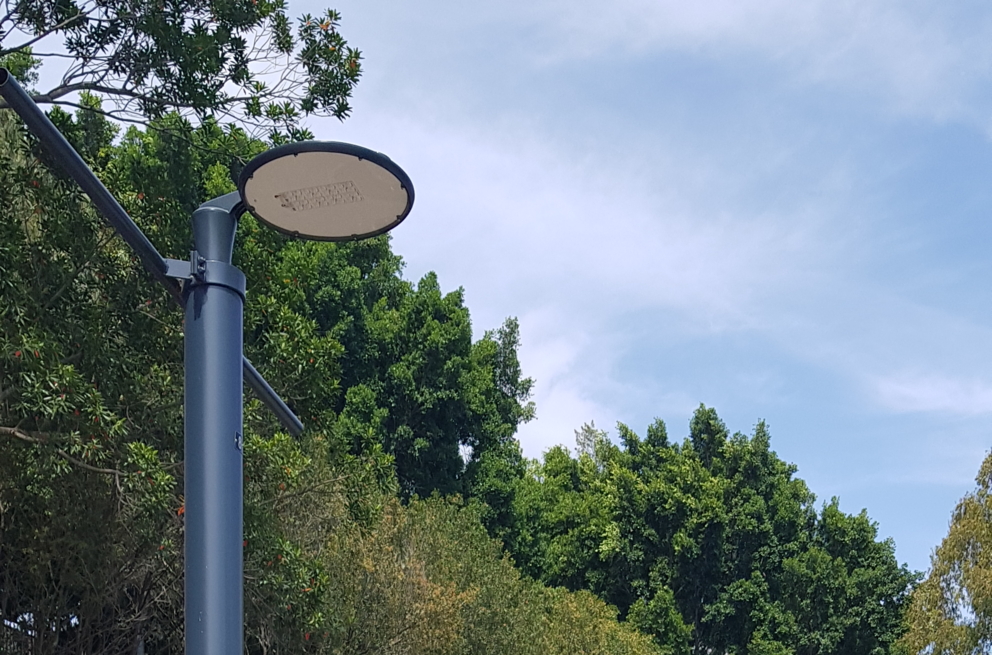Lightronics armatuur langs een looppad