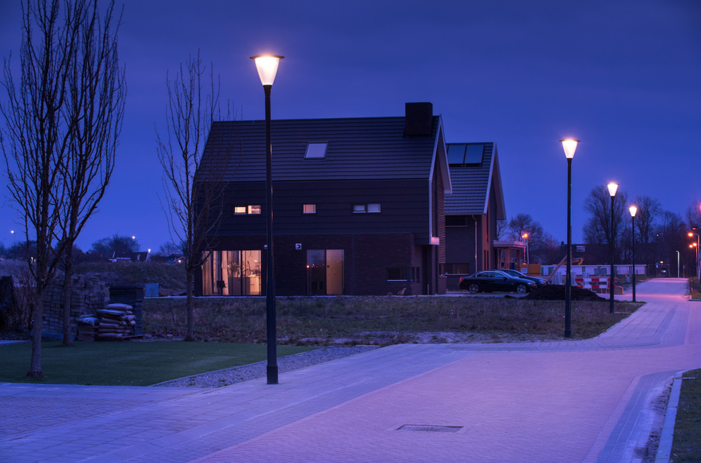 Lightronics Prunus A2 straatverlichting in een woonstraat in Drachten