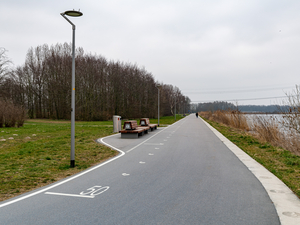 Lightronics PRUNUS F armaturen langs weg in het Lumierepark in Almere