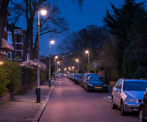 Lightronics BERLAGE armatuur in een woonwijk in Den Haag