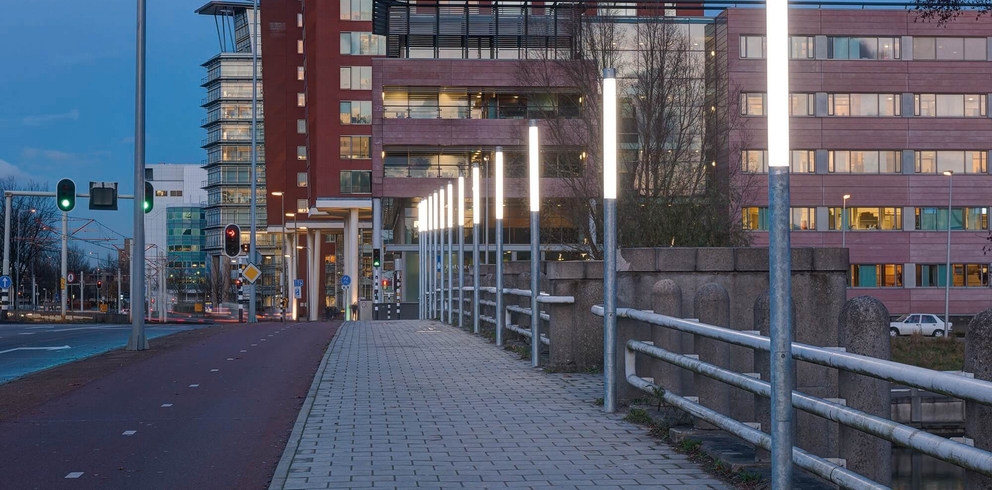 Lightronics TRITEGO armatuur langs een voetpad