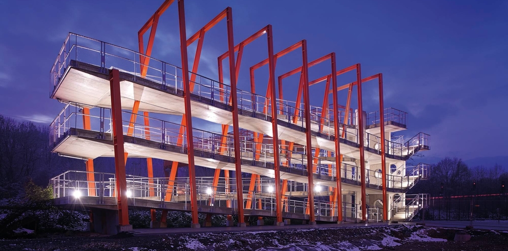 Lightronics SATEGO armatuur op een voetgangersbrug