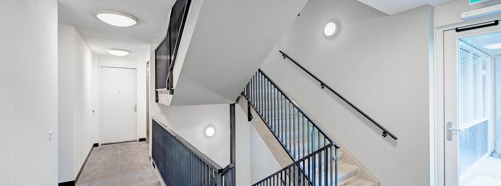 Lightronics armatuur DOTT XL in een trappenhuis