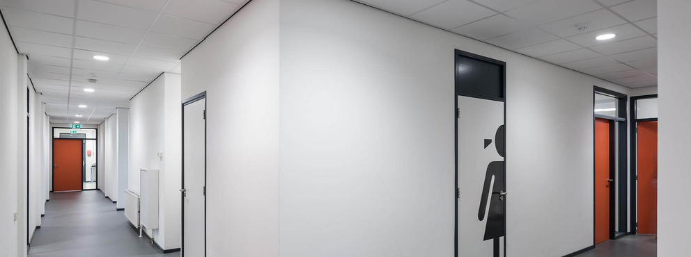 Lightronics armatuur G3 in de hal van een appartementencomplex Lightronics armatuur G3 in de hal van een appartementencomplex