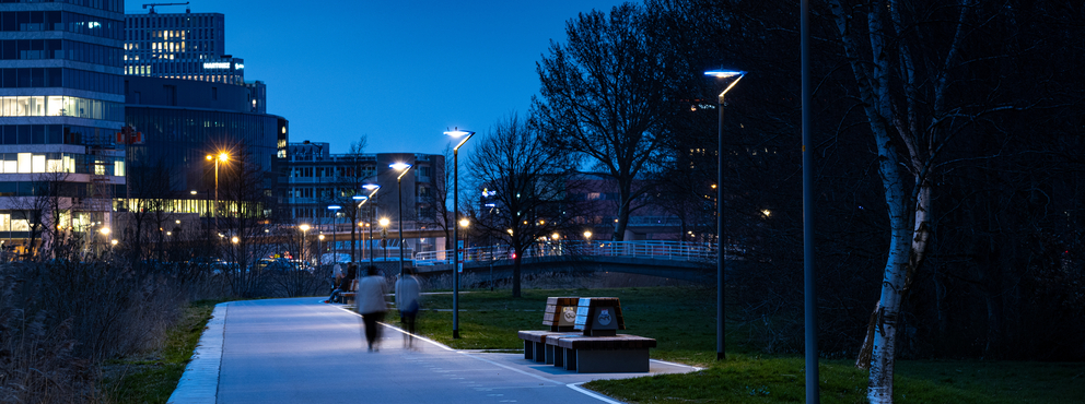 Lightronics PRUNUS F armaturen langs weg in het Lumierepark in Almere