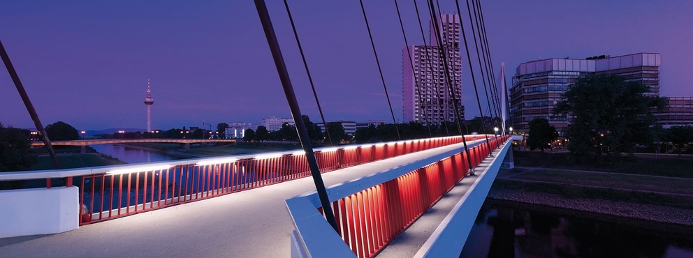 Lightronics TRITEGO armatuur op een brug