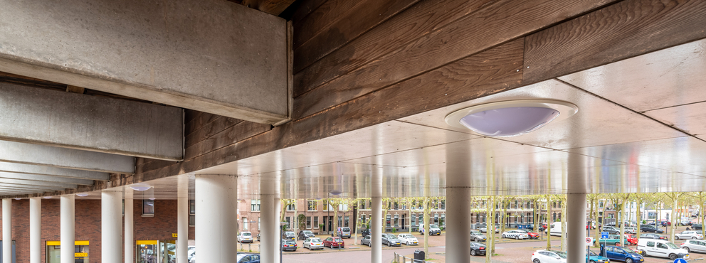 Lightronics R3 armaturen bij de parkeerplaats van een appartementencomplex aan de Hoge Rij in Deventer