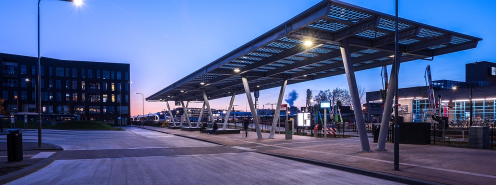 Lightronics PRUNUS D armatuur op een busstation