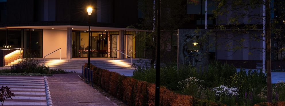 Lightronics PRUNUR A1 armatuur op een parkeerterrein