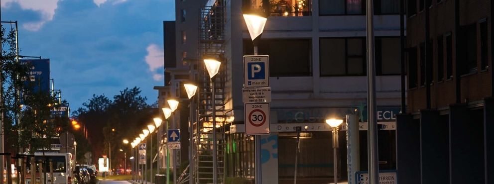 Lightronics armatuur FARAO langs een weg