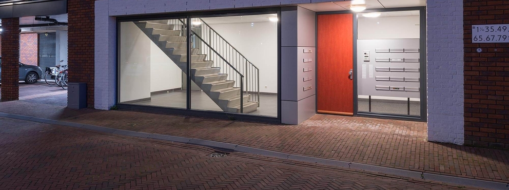 Lightronics TTN armatuur bij de entree van een appartementencomplex