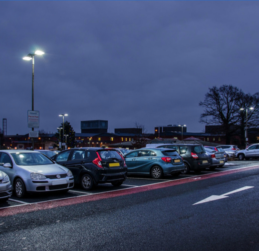 Lightronics armaturen op een parkeerplaats Lightronics armaturen op een parkeerplaats