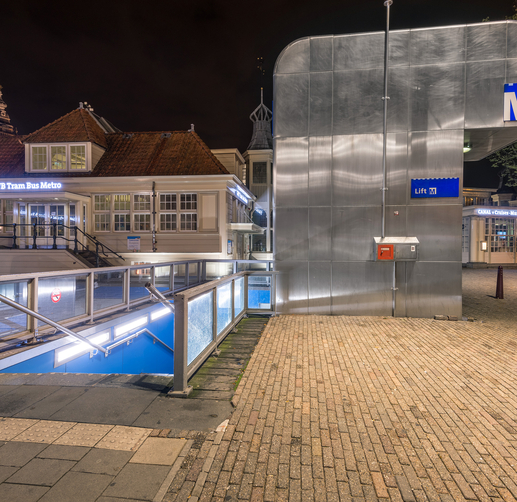 Lightronics PLUTEGO armatuur stationsgebied Metro in Amsterdam-004
