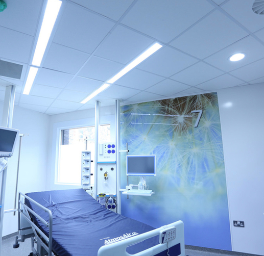Lightronics armaturen in een behandelkamer in de zorg