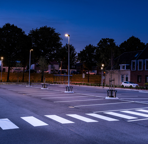 Lightronics BURAN armaturen op een parkeerplaats in Oud Beijerland Lightronics BURAN armaturen op een parkeerplaats in Oud Beijerland