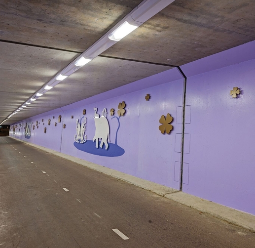 Lightronics VENTEGO armatuur aan het plafond van een fietstunnel