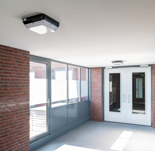 Lightronics TPB armaturen in de hal van een appartementencomplex in Bergambacht