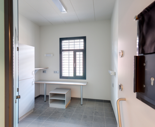 Lightronics ESV armatuur in een gevangenis wc in Turnhout