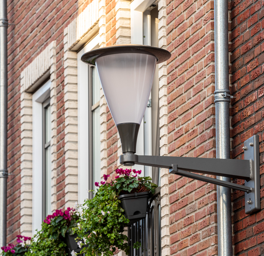 Lightronics PRUNUS A2 armatuur aan een huis in Alphen aan den Rijn