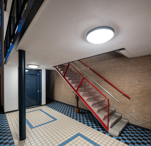 Lightronics DOTT XL armaturen aan het plafond van een appartementencomplex van Veluwonen in Eerbeek