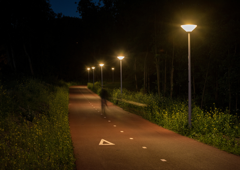 Lightronics Bart armaturen langs een fietspad in Amsterdam